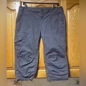 The North Face TNF Women's Dark Gray Capri Hiking Trail Cargo Pants Size 12 EUC